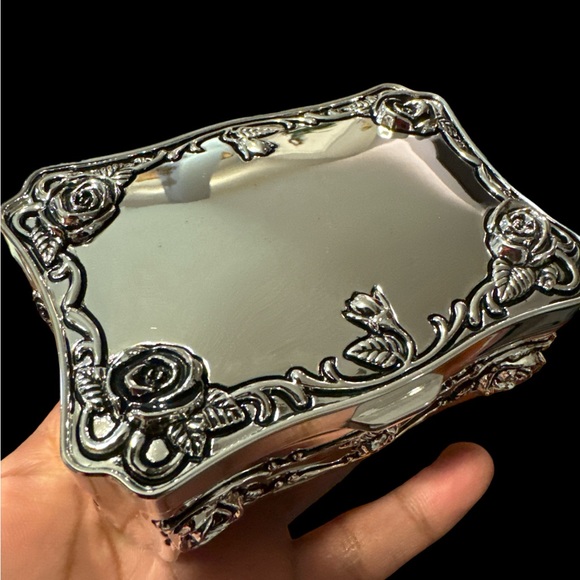 Regent Square Jewelry Trinket Box Rose Buds Velvet Lined Silver Plated Vintage - Picture 6 of 9
